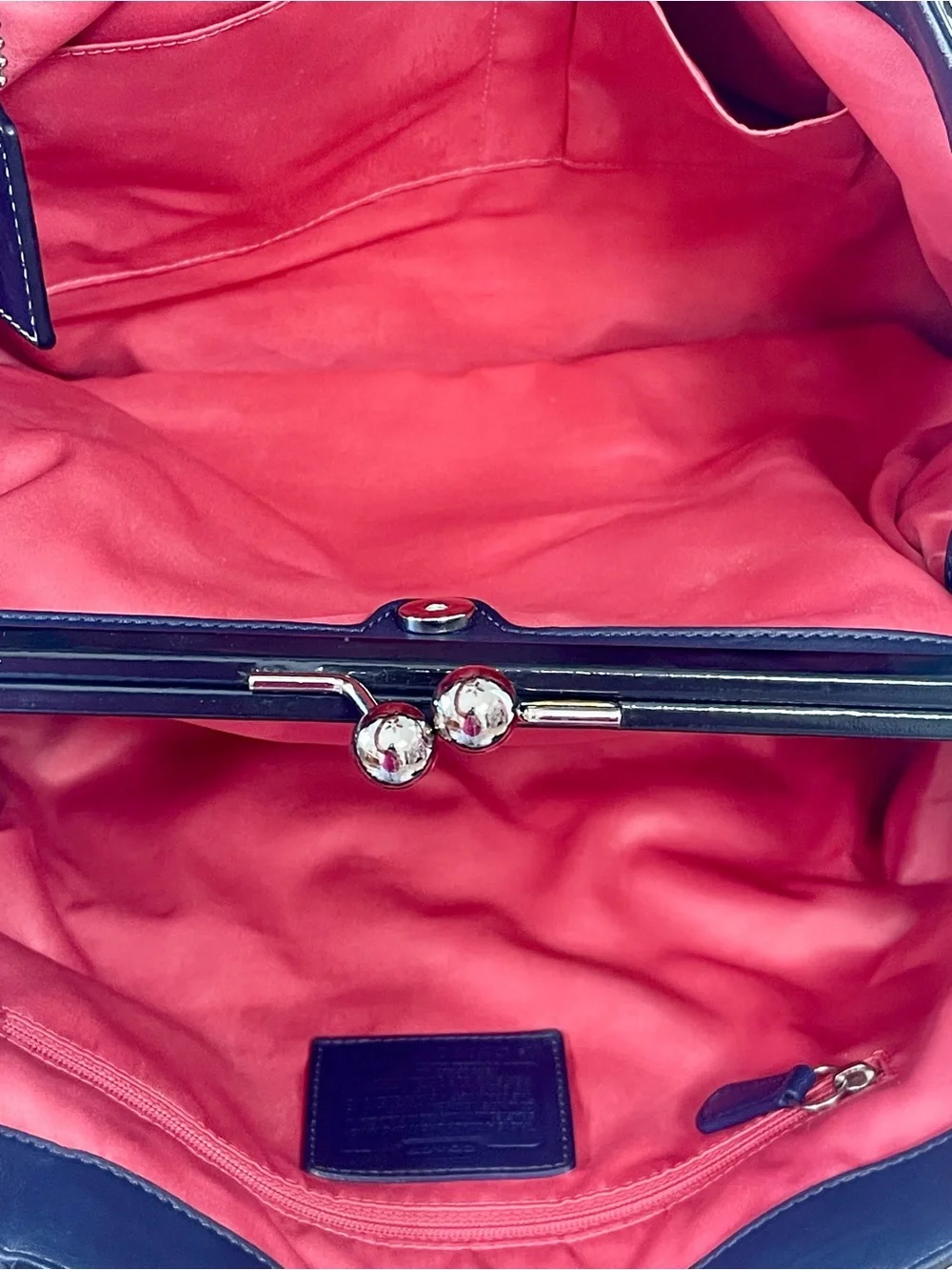2010 Coach Kiss-lock Laura Spectator Carryall Tote w/ Multiple Compartments